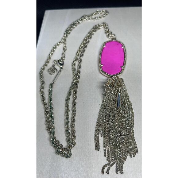 Chic Silver Necklace with Pink Pendant - Picture 3 of 4